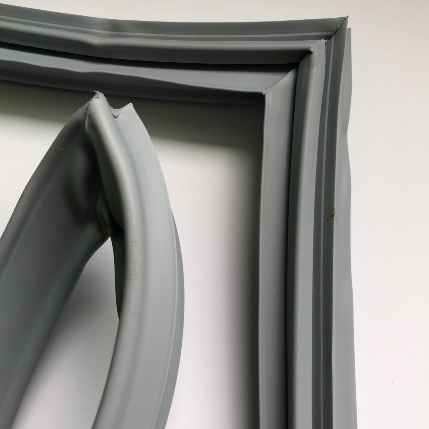 Уплотнитель холодильника ZANUSSI 